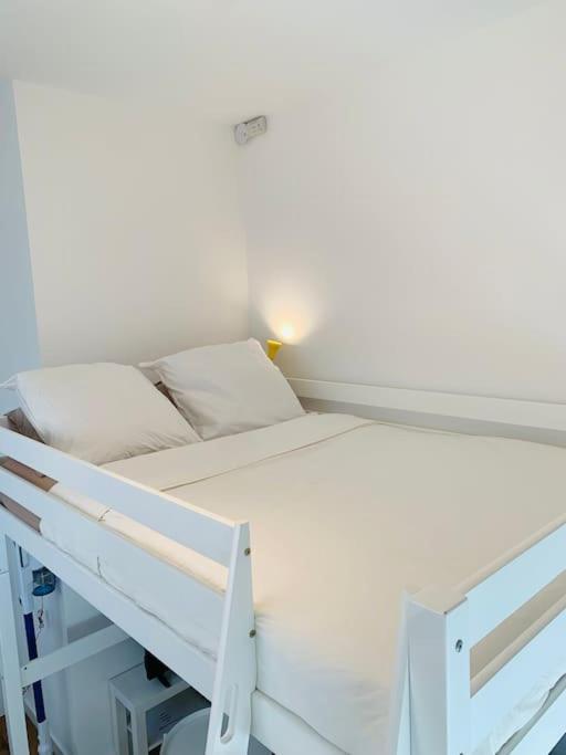 Loft - Lumineux - Television Appartement